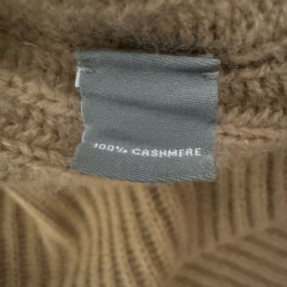 Neiman Marcus “Peachy Tan” Sweater Poncho with Pockets - Size S/M - Picture 6 of 6